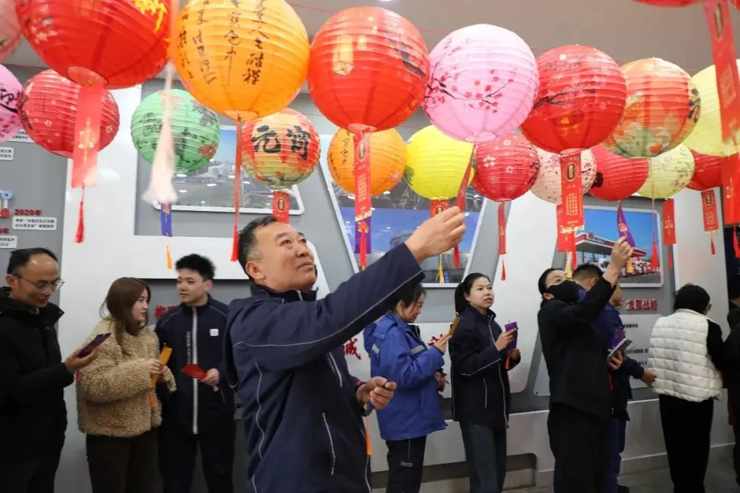 Воссоединение празднует весеннее тепло